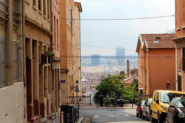 Quels sont les frais à prévoir pour un achat immobilier avec une agence immobilière à Lyon 2 ?